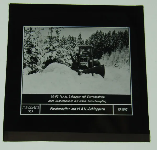 1 Diapositiv MAN Dieselschlepper 40PS mit Keilschneepflug 1960 Original
