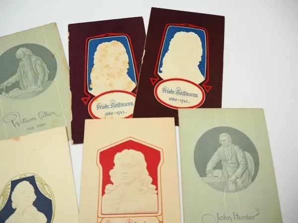 19 Stück geprägte Karten mit Abbildung Lebensdaten Mediziner Psychiater ca. 1910