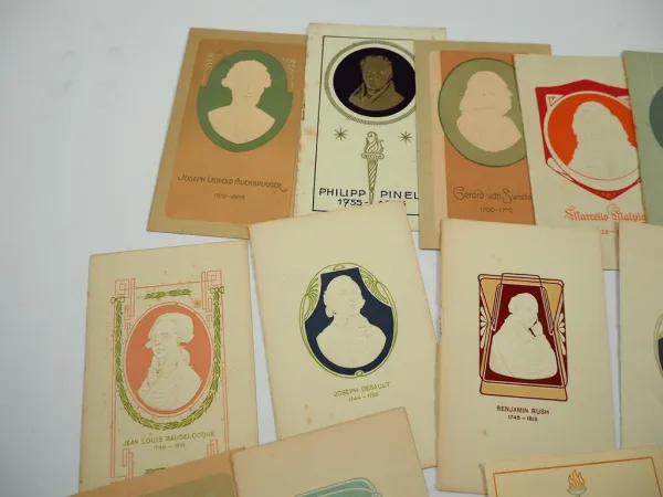 19 Stück geprägte Karten mit Abbildung Lebensdaten Mediziner Psychiater ca. 1910