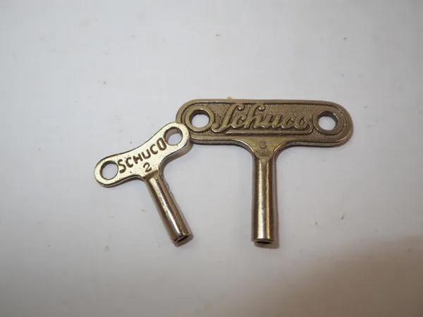 2 Stück Aufziehschlüssel Blechspielzeug Original Schuco Grösse 2 3