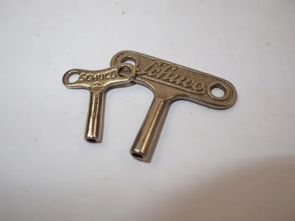 2 Stück Aufziehschlüssel Blechspielzeug Original Schuco Grösse 2 3
