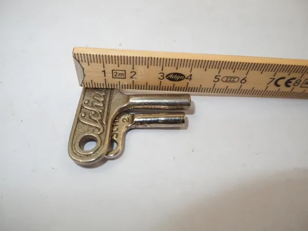 2 Stück Aufziehschlüssel Blechspielzeug Original Schuco Grösse 2 3