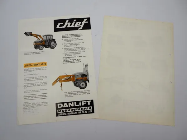 2x Original Prospekt Chief Frontlader Typ S900 & Zubehör am Leyland Traktor