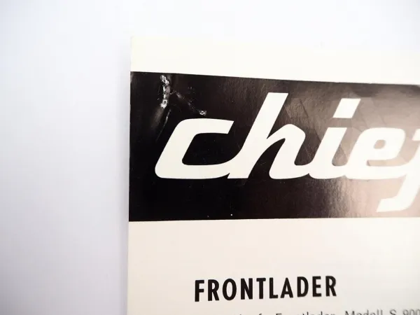 2x Original Prospekt Chief Frontlader Typ S900 & Zubehör am Leyland Traktor