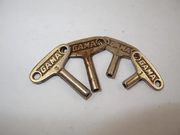 4 Stück Aufziehschlüssel Blechspielzeug Original Gama Grösse 1 2 3 3