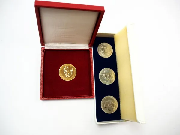 4x Medaille DDR MFS Ministerium für Staatssicherheit Dzierzynski Schmenkel