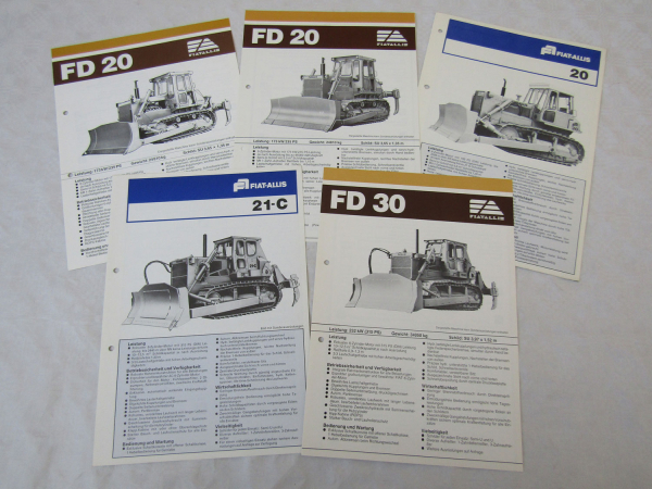 5 Prospekte Fiat Allis FD20 FD30 Laderaupen mit technischen Angaben um 1978