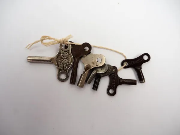 7 Stück Aufziehschlüssel Blechspielzeug Original Schuco BS verschiedene Größen