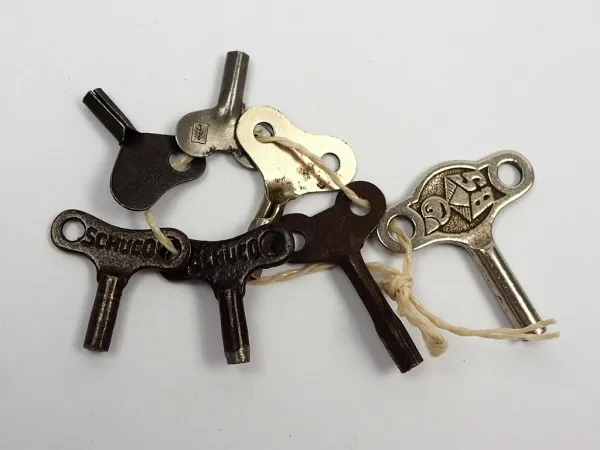7 Stück Aufziehschlüssel Blechspielzeug Original Schuco BS verschiedene Größen
