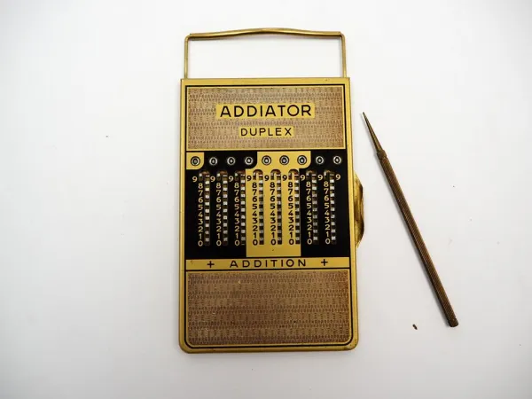 Addiator Duplex Historischer Rechenschieber Zahlenschieber mit Etui und Stift