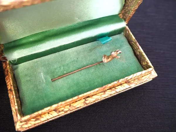 Anstecknadel Gamsbock Silber 800 vergoldet an Nadel in Schachtel Jagd Jäger