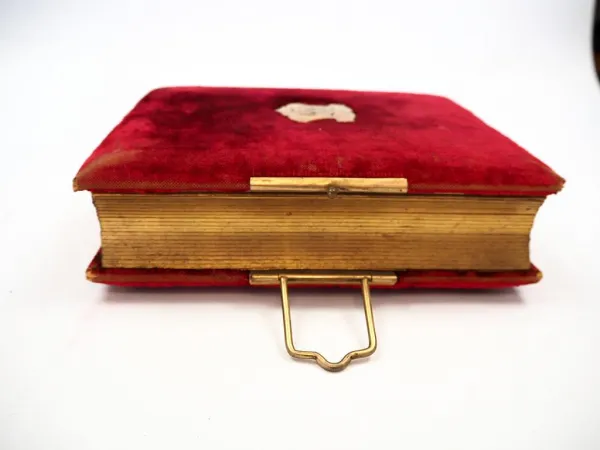 Antikes Foto Album ohne Bilder 16 x 21 cm roter Samteinband mit Metallverschluss