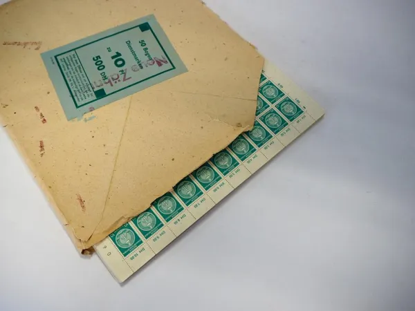 Briefmarken 50x Bogen Dienstmarken zu 10 Pf. 500 DM neue Zähnung DDR