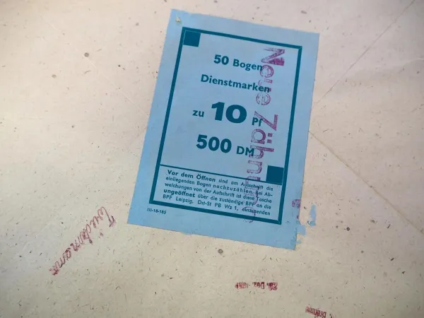 Briefmarken 50x Bogen Dienstmarken zu 10 Pf. 500 DM neue Zähnung DDR