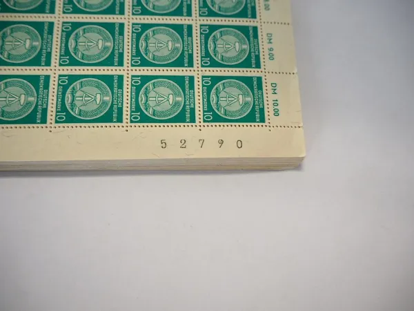 Briefmarken 50x Bogen Dienstmarken zu 10 Pf. 500 DM neue Zähnung DDR