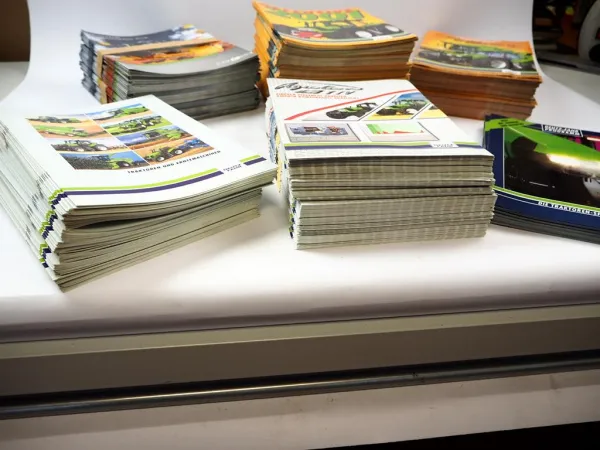 ca 1400 Original Prospekte Deutz Fahr Traktoren & Mähdrescher 1996 - 2018