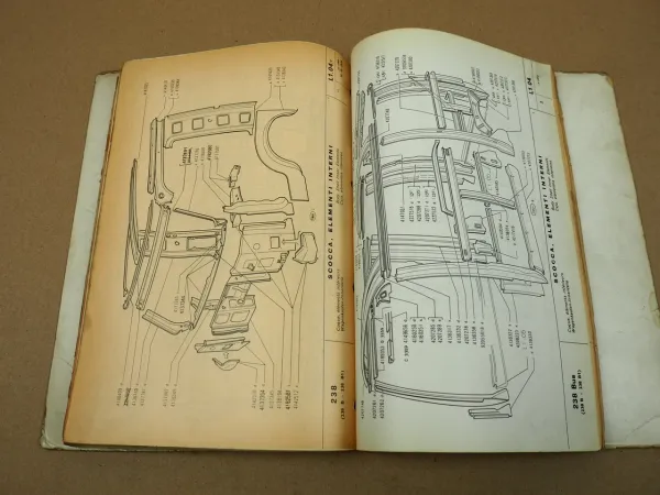 Fiat 238 B / B1 Bus Ersatzteilliste Karosserie 1973 Parti di ricambio Parts List