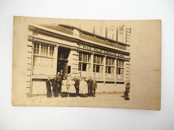 Foto AK Westholsteinische Bank und Mitarbeiter 1910 Standort? Sparkasse