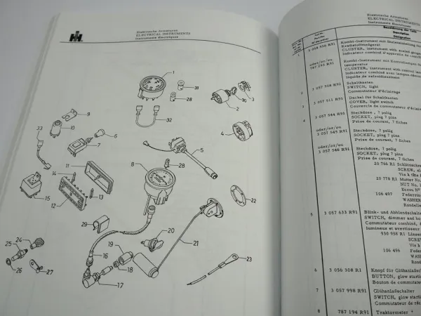 IHC Mc Cormick 323 423 Dieselschlepper Ersatzteilliste Ersatzteilkatalog 1966