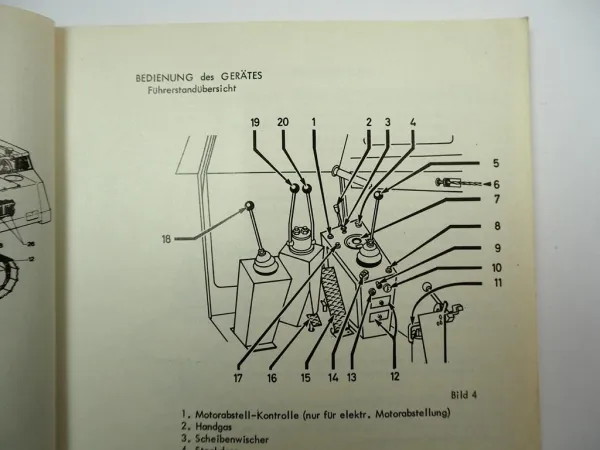 Massey Ferguson MF650 Hanomag R100 Hydraulikbagger Betriebsanleitung 1976