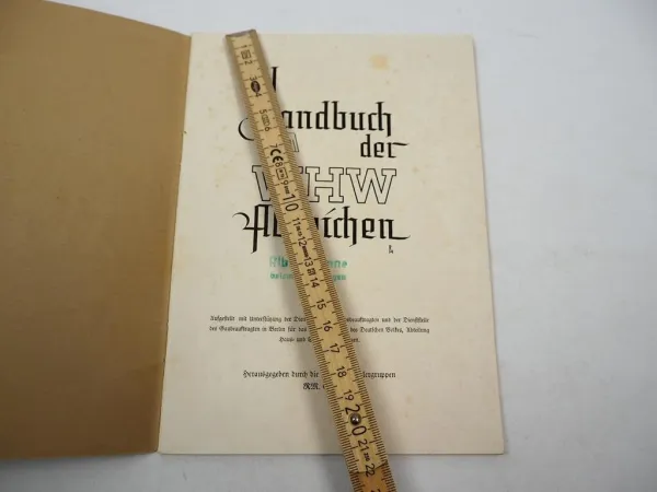 Original Handbuch der WHW Abzeichen Druck Carl Gerber München