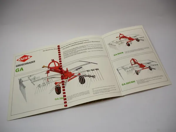 Original Prospekt Kuhn Anbaugeräte Mäher Schwader für Traktoren mit 52 Seiten
