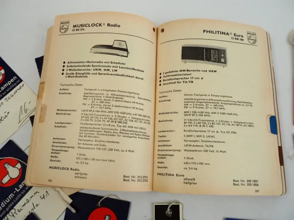 Philips Handbuch für den Fachhandel 1970 mit Reklameschildchen Lampen
