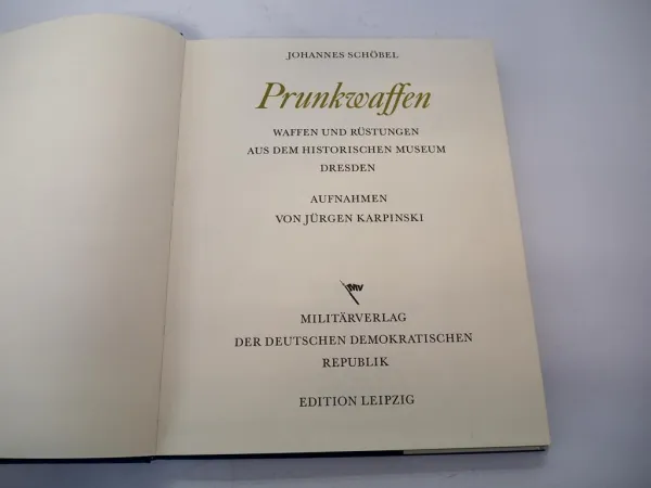Prunkwaffen J. Schöbel 1975 + Handfeuerwaffen Überblick Lugs 1980 Militärverlag