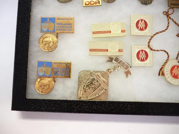 Sammlung Abzeichen DDR Messe 1. Mai GST NVA DTSB Bauernkongress 1950/70er Jahre
