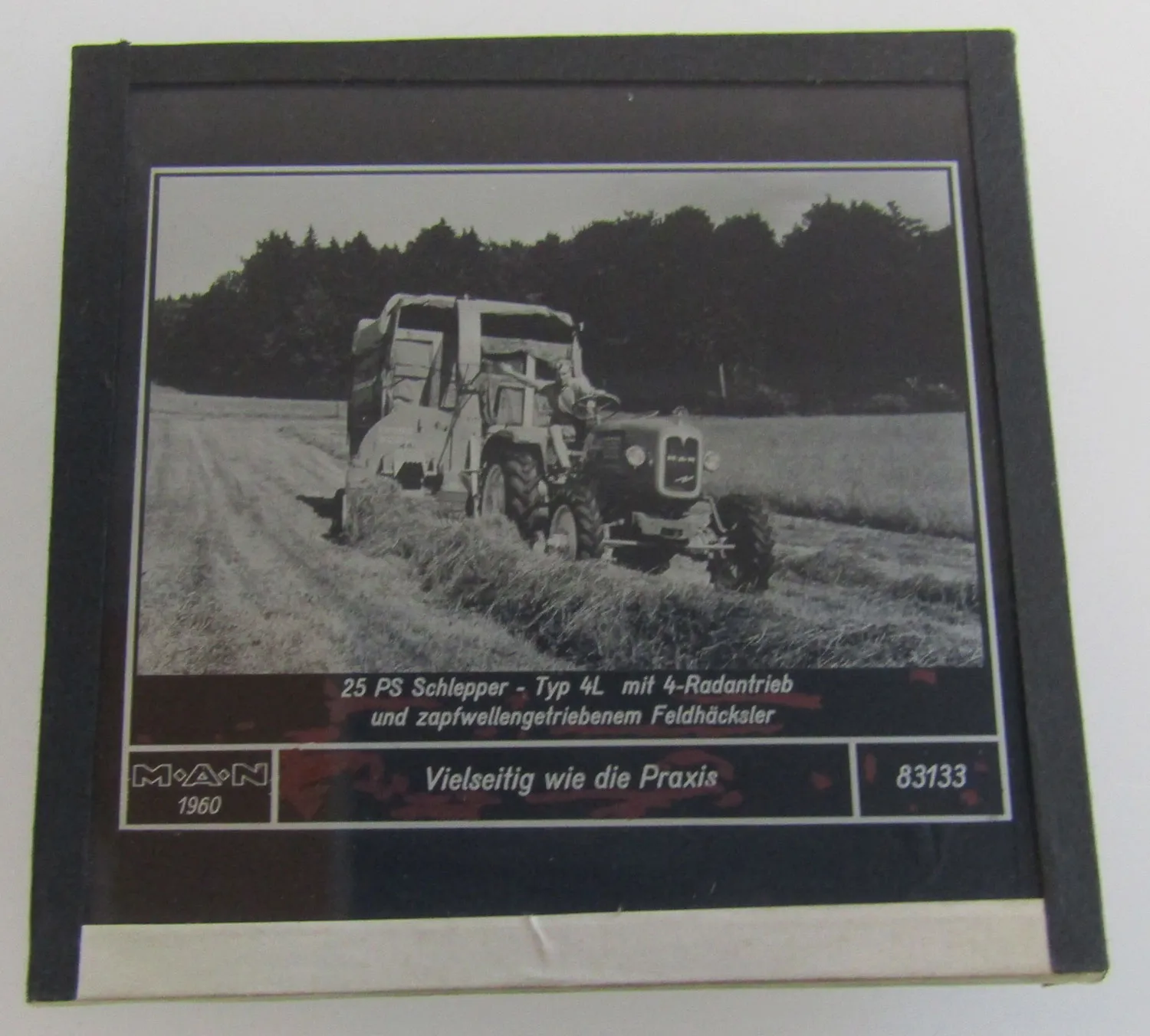 1 Diapositiv MAN Dieselschlepper 25PS Typ 4L mit Esterer Trumpf Häcksler 1960