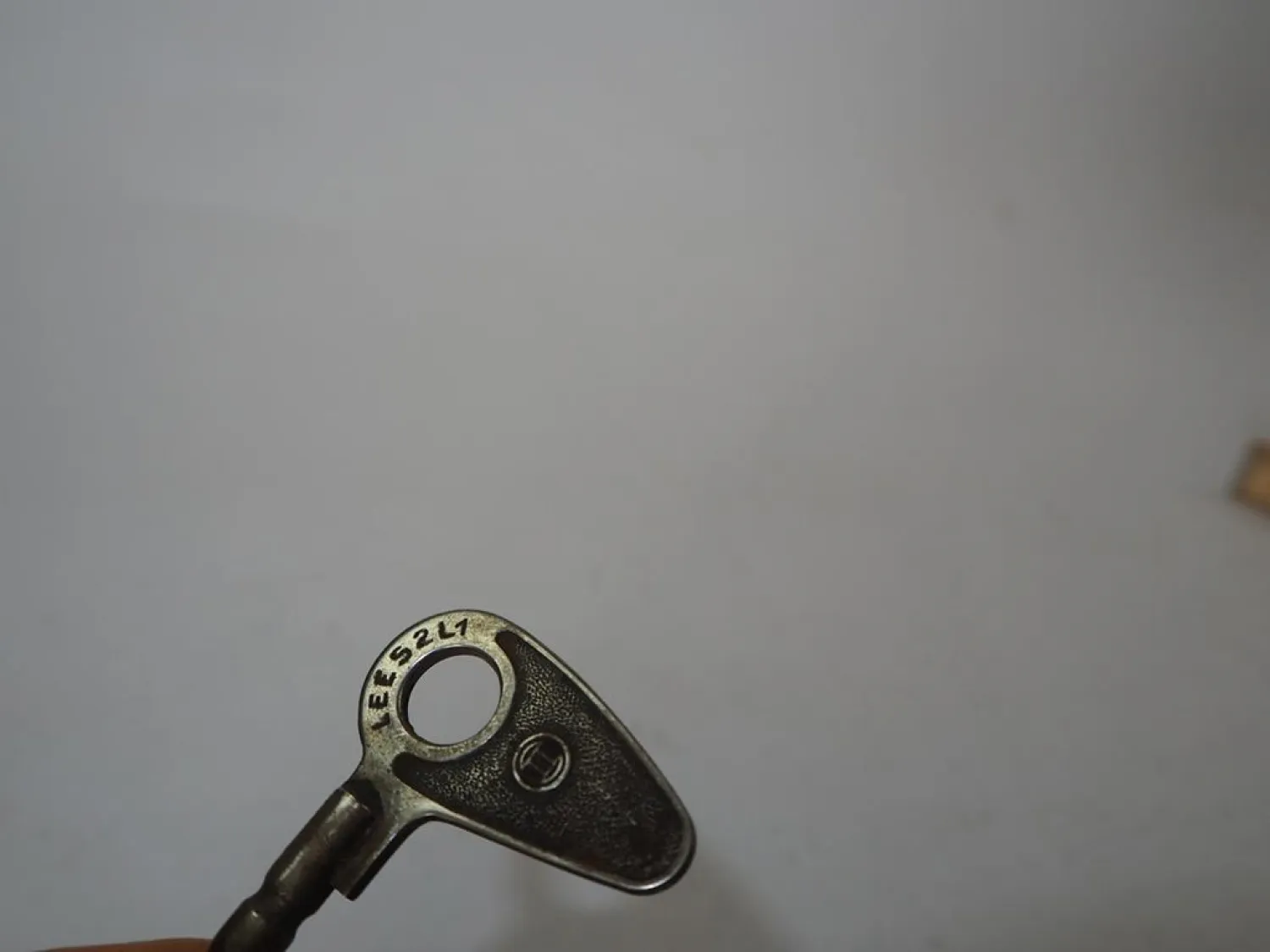 1 Stück Oldtimer Zündschlüssel Zündnagel Bosch LEES2L1 Auto Schlepper