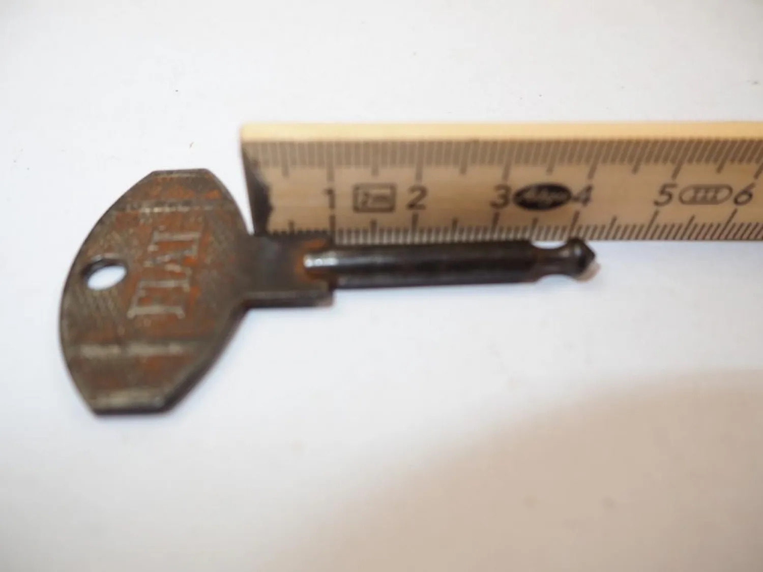 1 Stück Oldtimer Zündschlüssel Zündnagel Fiat Auto