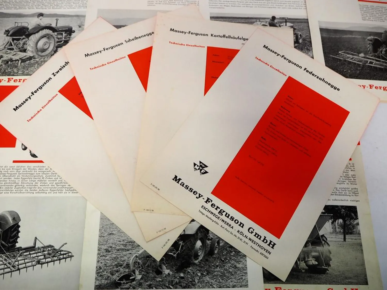 16 x Original Prospekt Massey Ferguson MF Anbaugeräte in Mappe 1950er Jahre