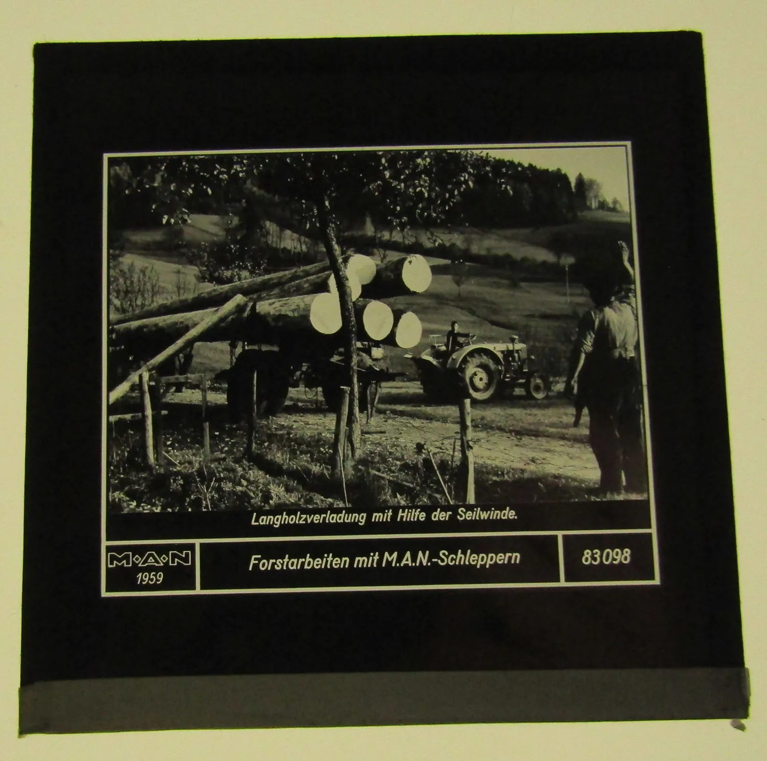 2 Diapositiv MAN Dieselschlepper 50PS mit Seilwinde Forst ca 1960 Original