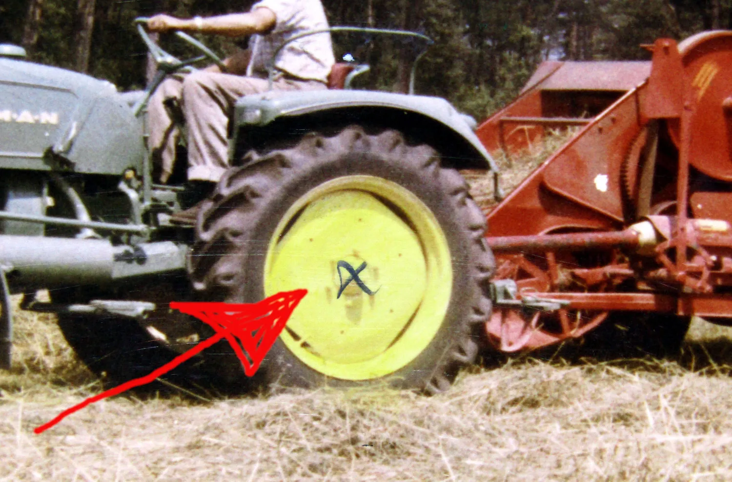 2 Foto MAN 25 PS Dieselschlepper Traktor mit Welger WSA Presse 1960 Original