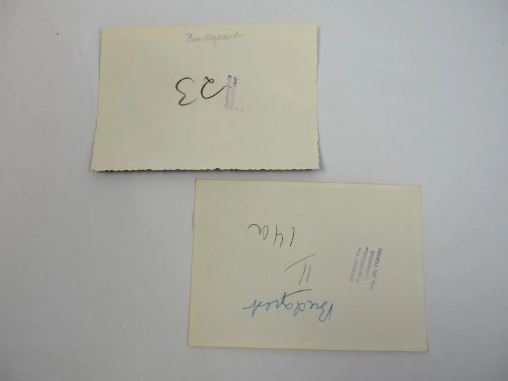 2 Fotos Straßenbahn und Waggon Budapest 1950er Jahre