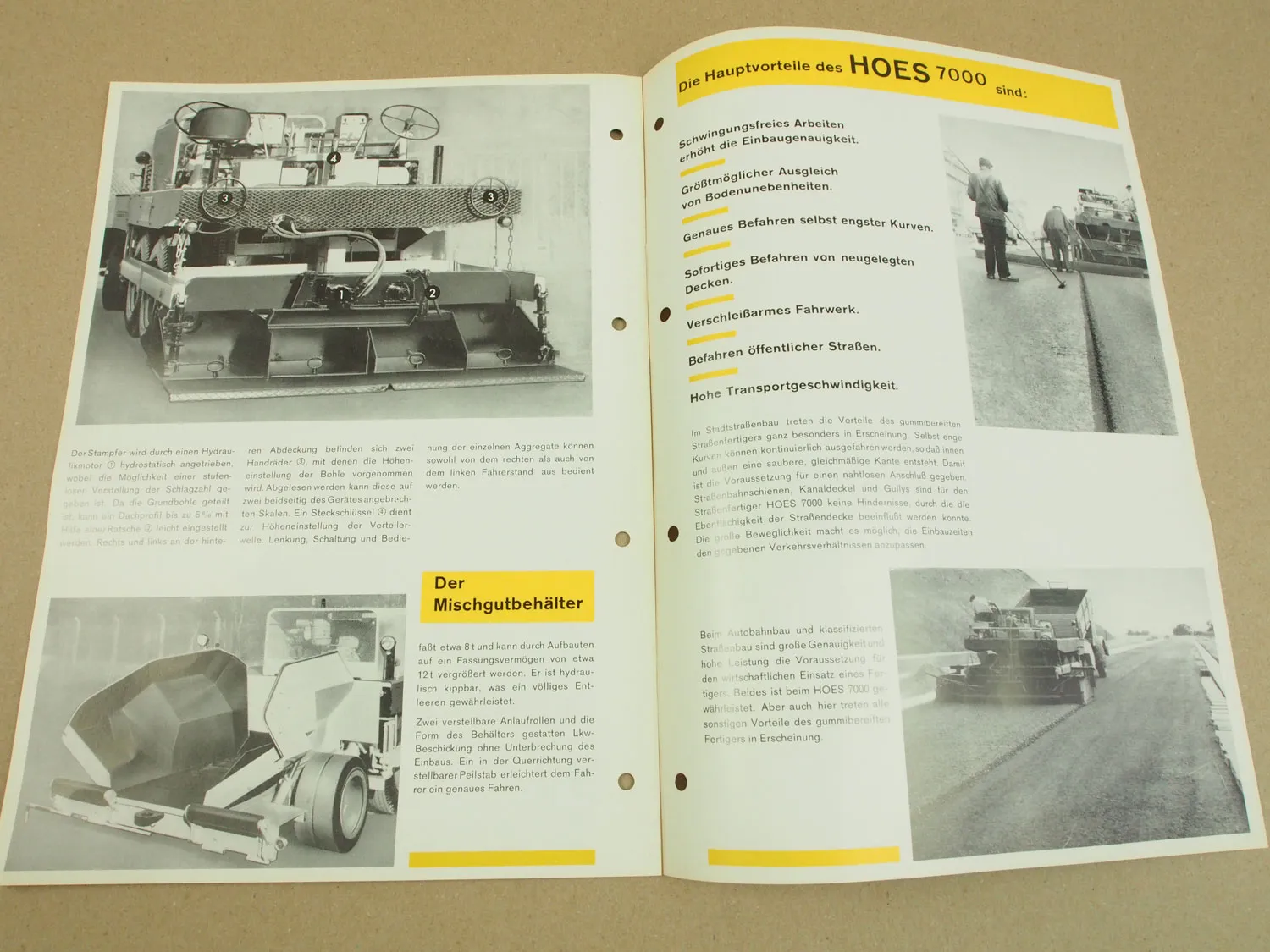 2 Prospekte Hoes 7000 Straßenfertiger von 1970