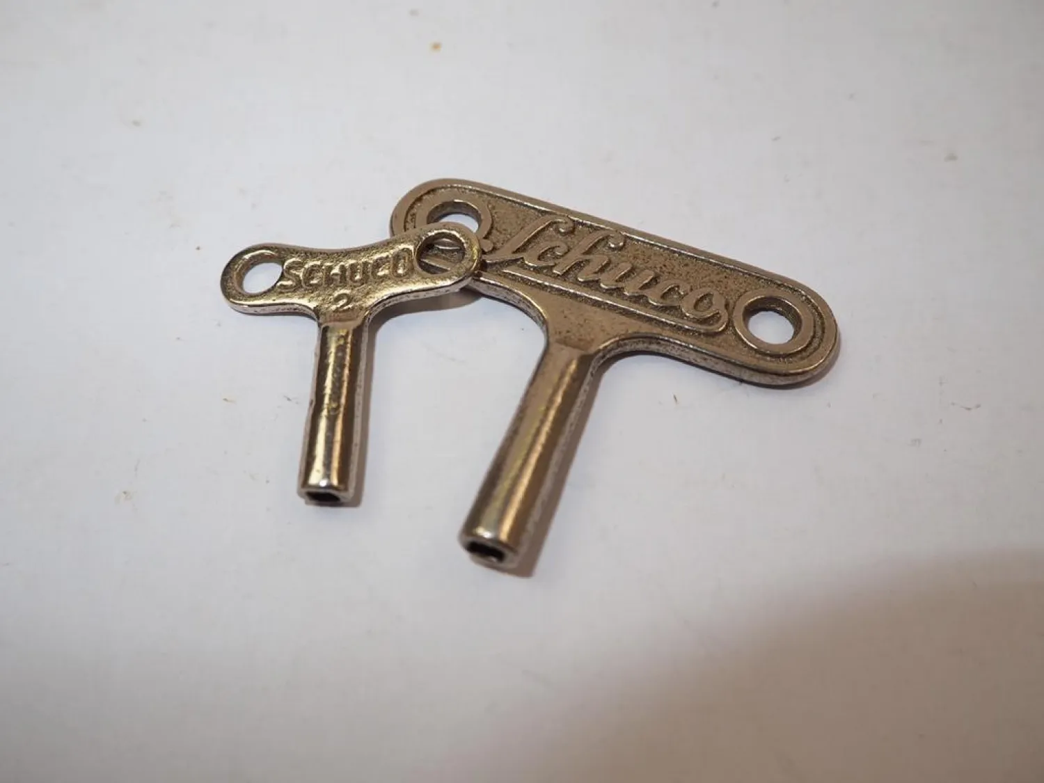 2 Stück Aufziehschlüssel Blechspielzeug Original Schuco Grösse 2 3