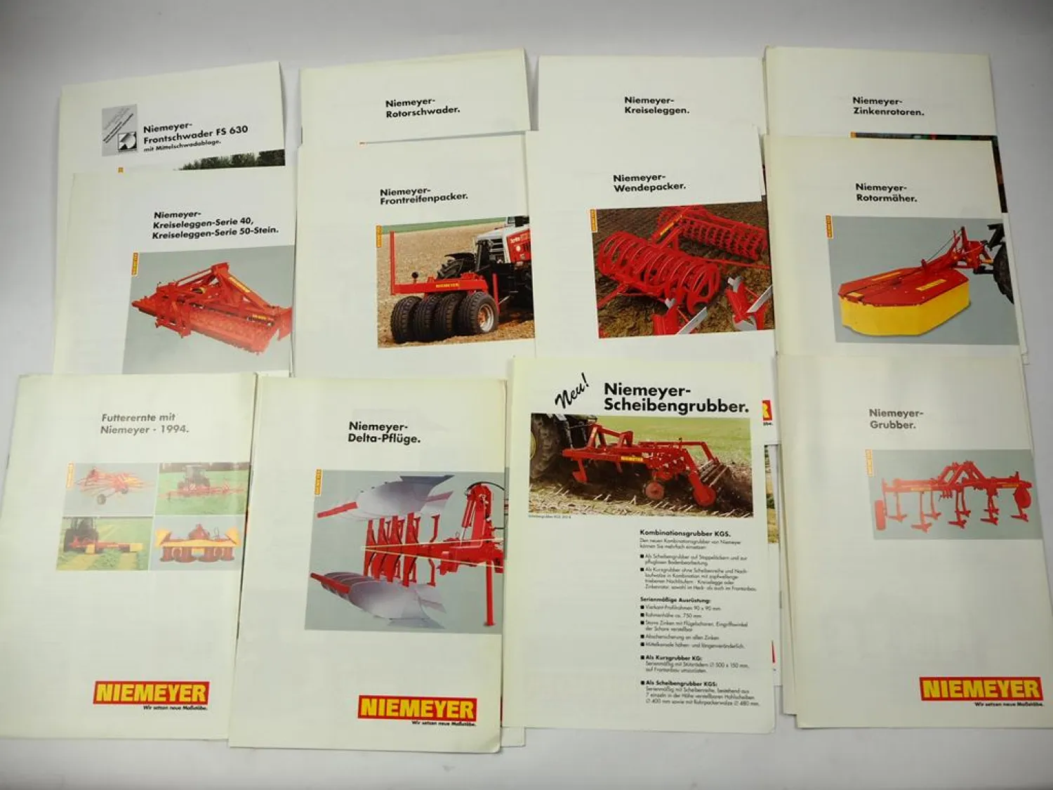 21x Original Prospekt Niemeyer Landtechnik Pflüge Mäher Schwader 1990er Jahre