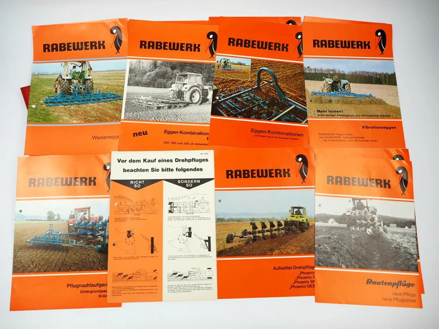 28x Original Prospekt Rabewerk Landtechnik Eggen Pflüge Grubber 1970/80er Jahre
