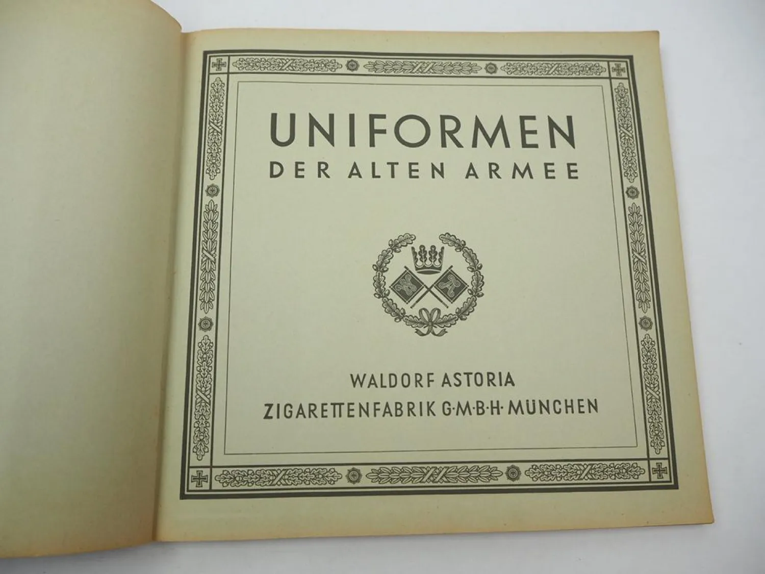 2x Orig. Sammelbilder Album Waldorf Astoria Uniformen Alte Armee Marine komplett