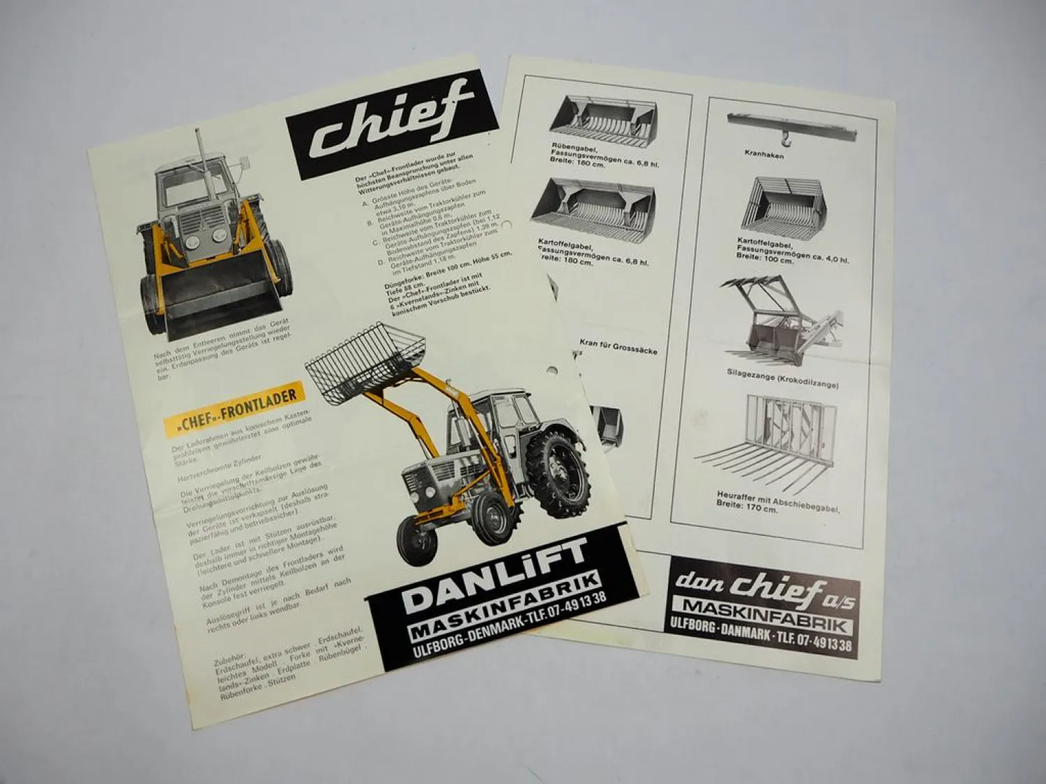 2x Original Prospekt Chief Frontlader & Zubehör mit Deutz Traktor