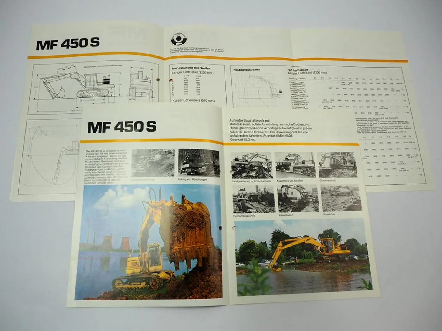 2x Prospekt Massey Ferguson MF450S Hydraulikbagger 102 PS 1970/80er Jahre