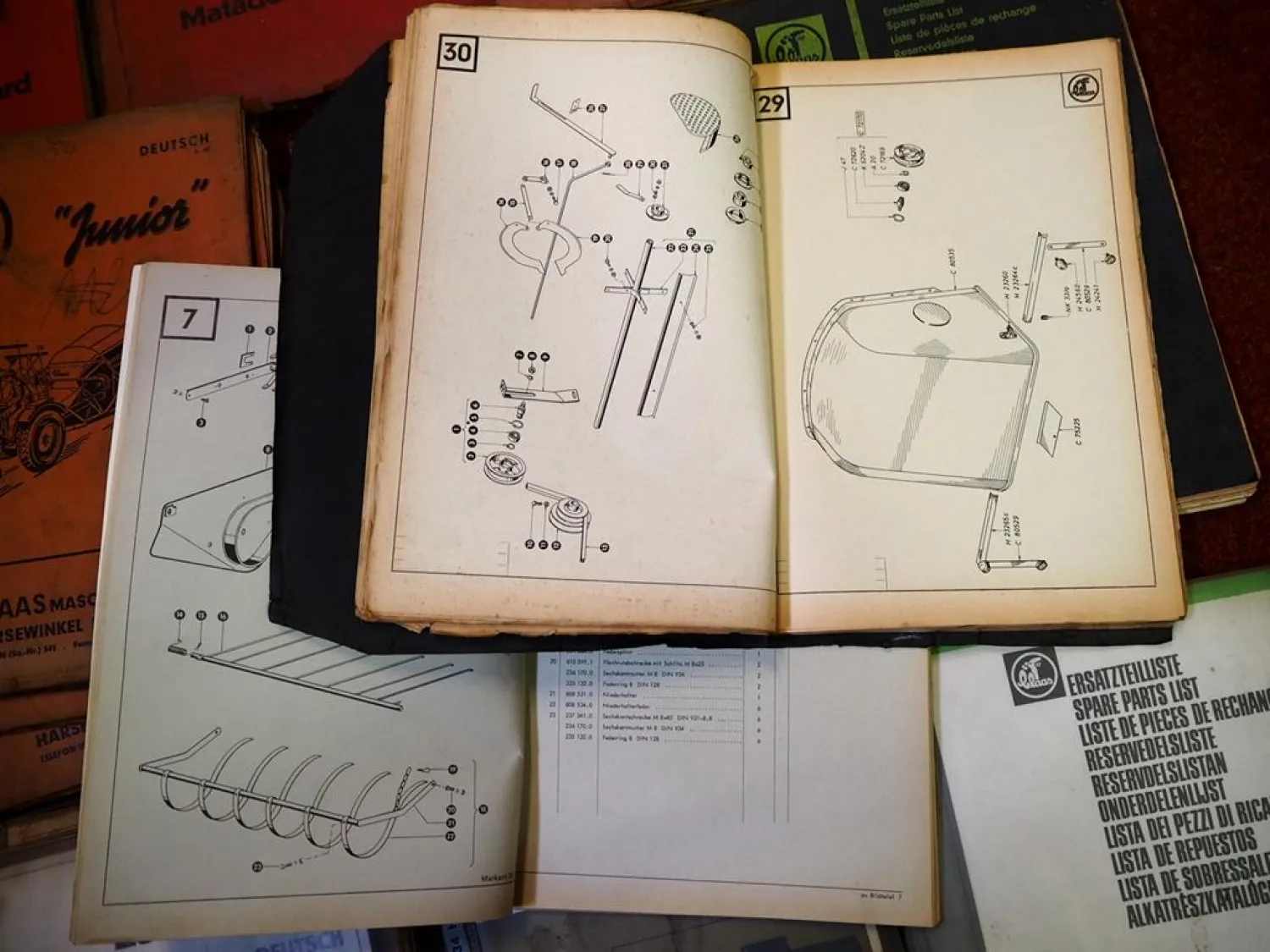 32 Stück Claas Landtechnik Betriebsanleitungen Ersatzteillisten 1960/70er