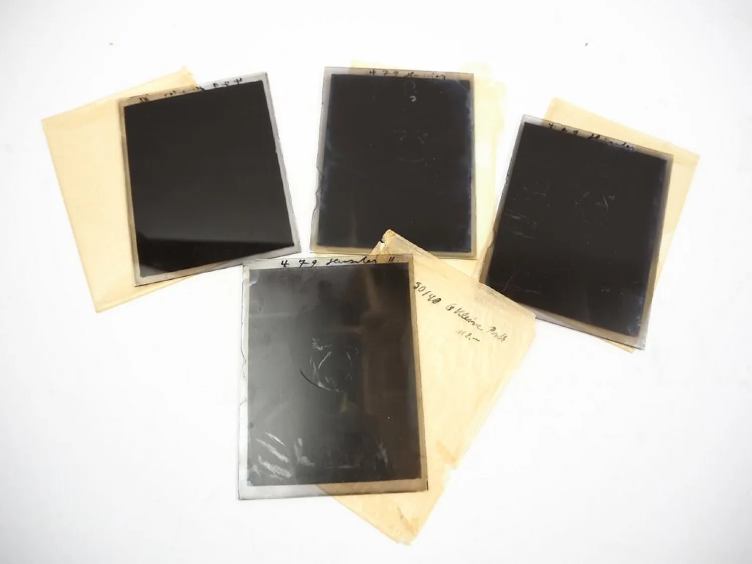 4 Glasplatten Foto Negative Deutscher Offizier mit Ordensspange und Pickelhaube