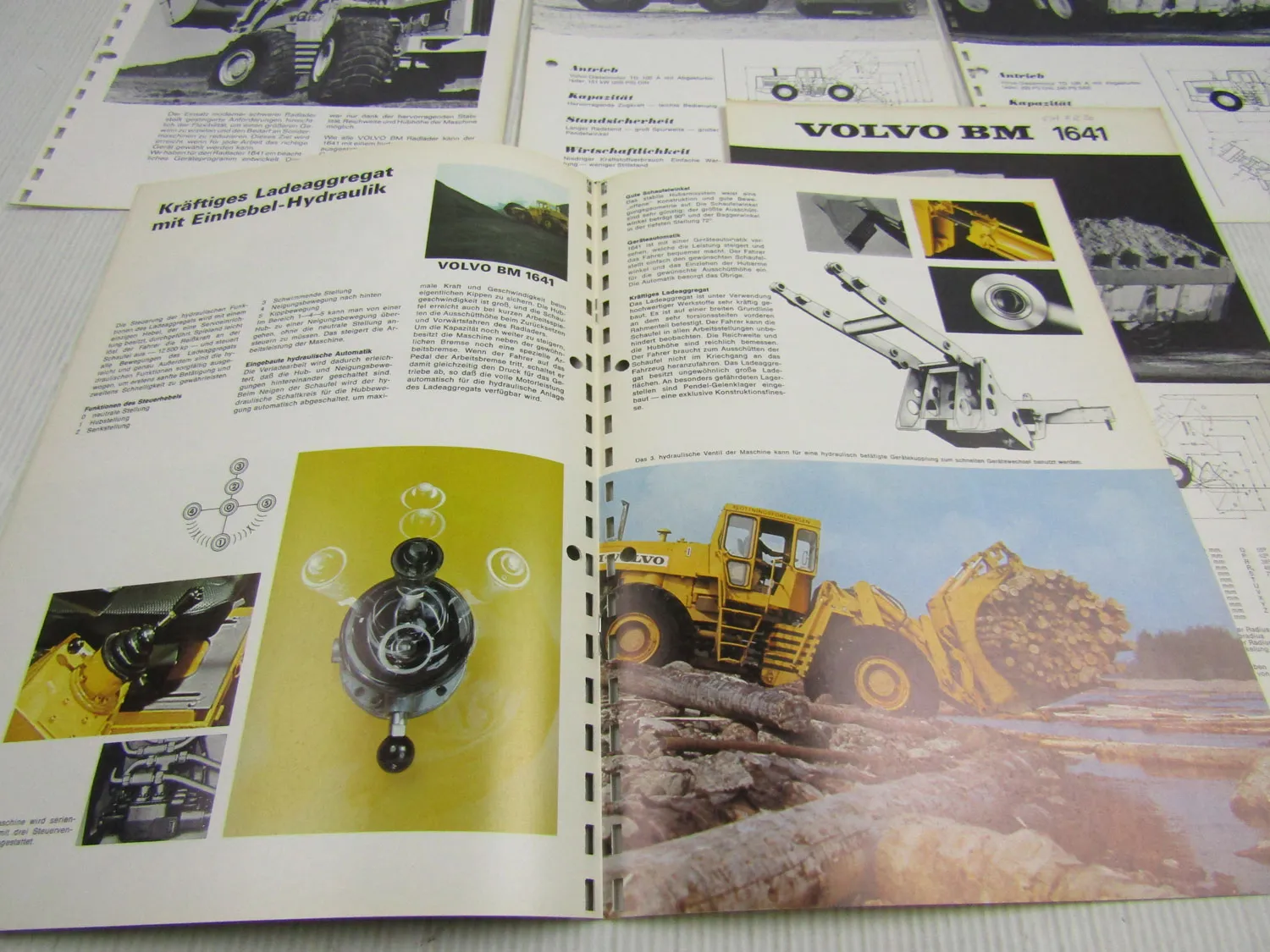 5 Prospekte Volvo BM 1641 18 to Radlader und Geräte 1973 - 1977