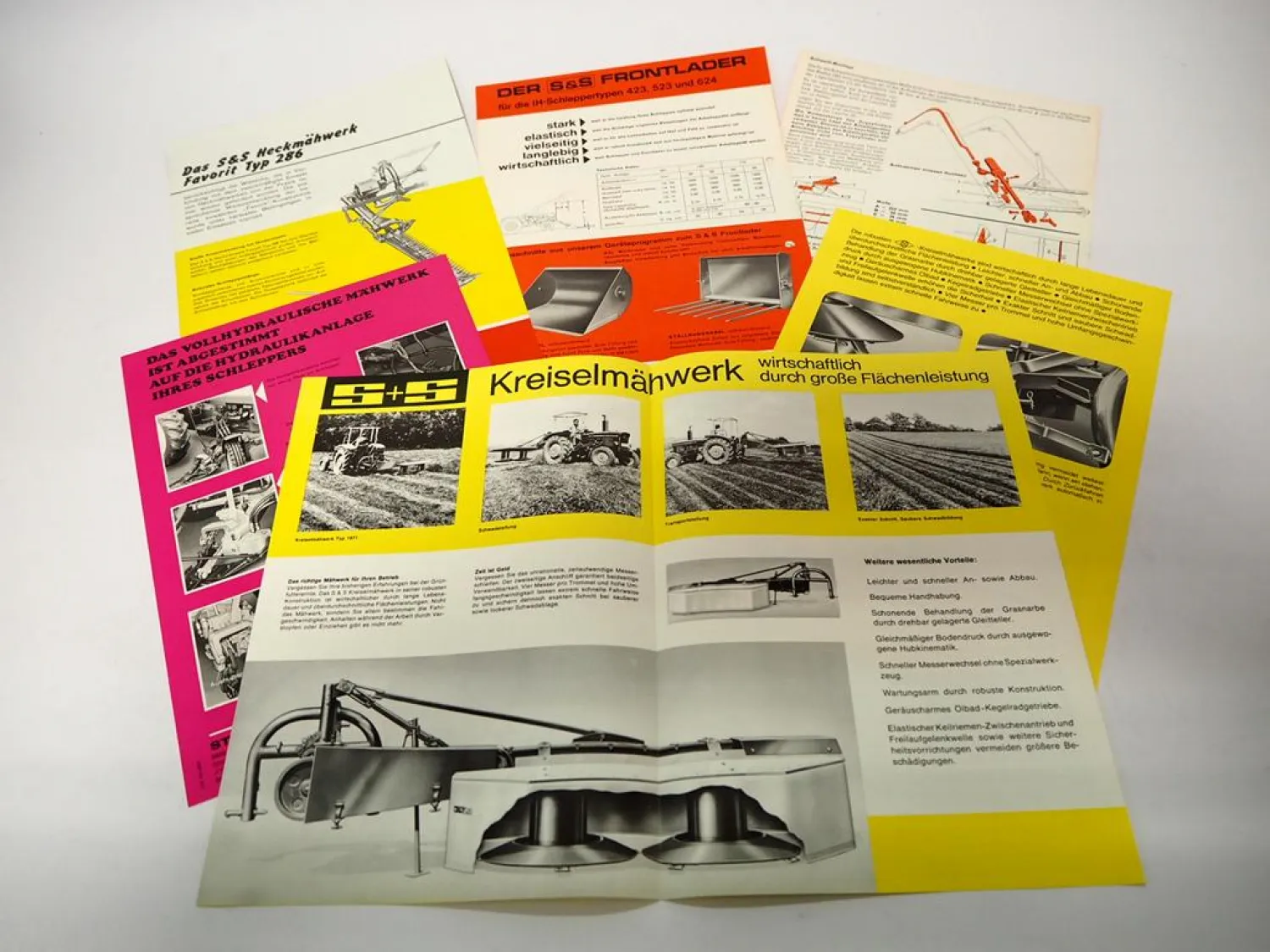 6x Original Prospekt Stockey & Schmitz Mähwerk Frontlader John Deere IHC Traktor