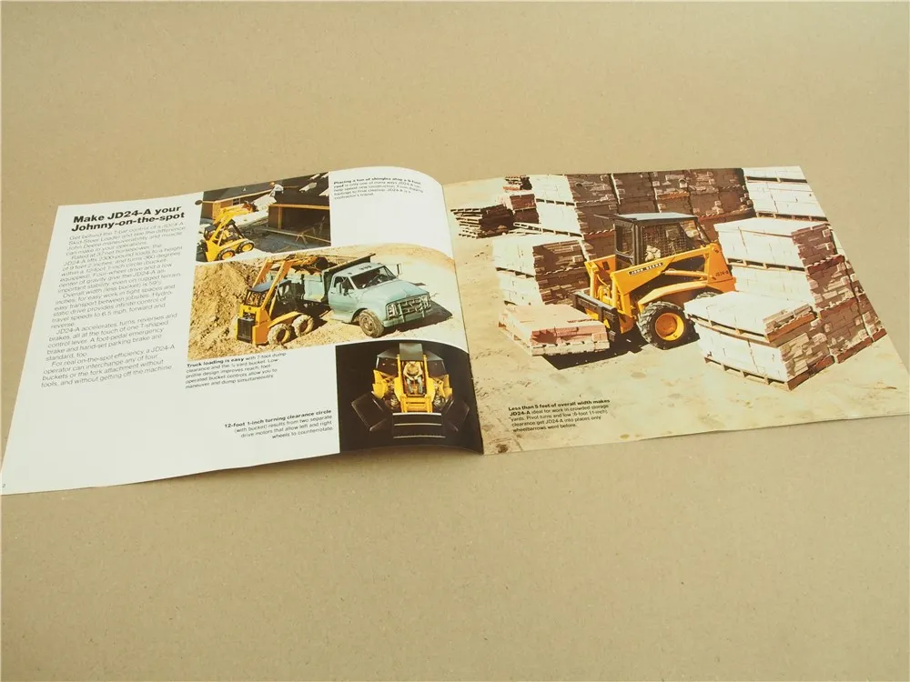 2 Prospekte John Deere JD24-A Loader in englisch aus den 70er Jahren