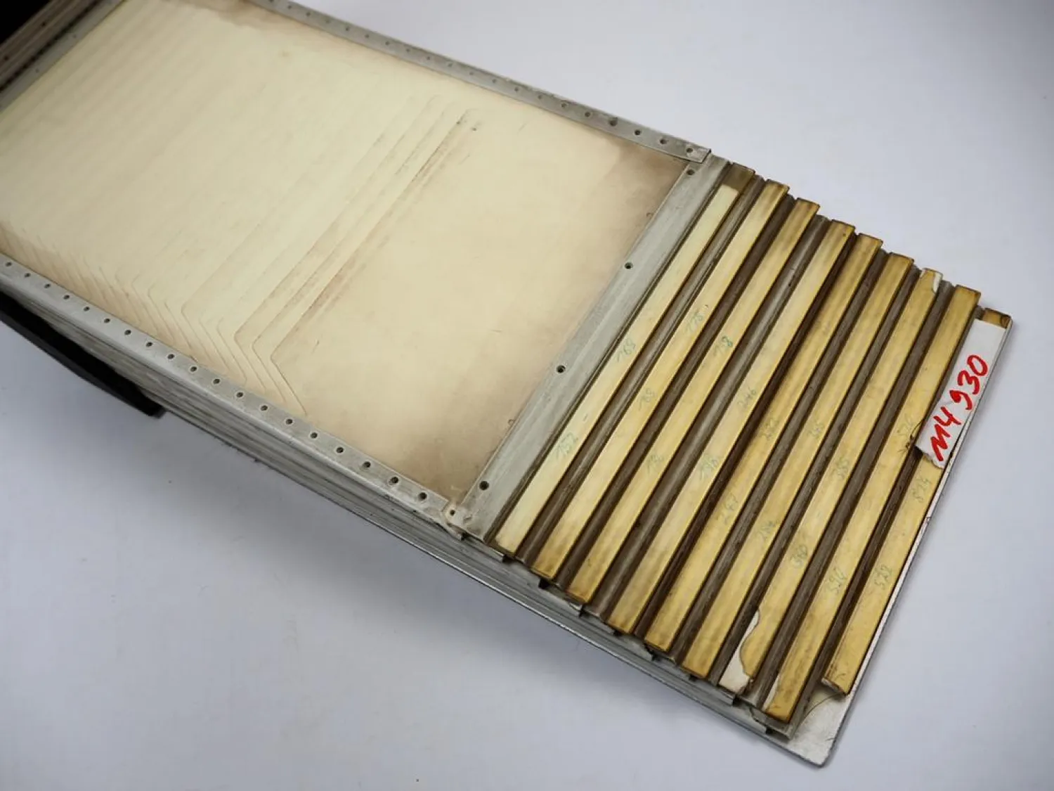 alte Sammelmappe / Aufbewahrung mit 10 Steckkarten für zig Microfiche