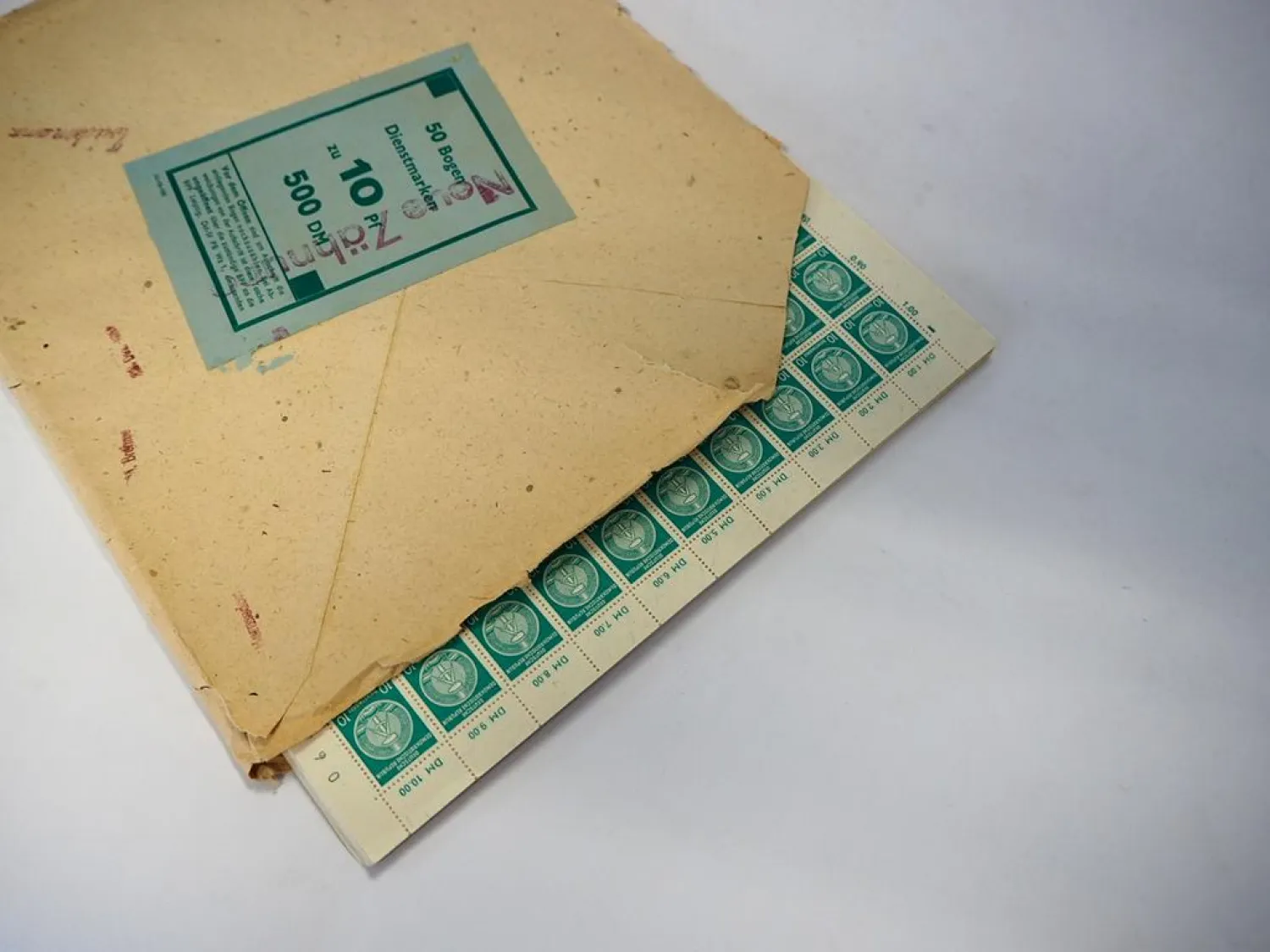 Briefmarken 50x Bogen Dienstmarken zu 10 Pf. 500 DM neue Zähnung DDR